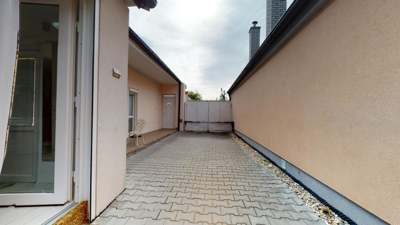 Alia House With Garden In Piestanyヴィラ エクステリア 写真