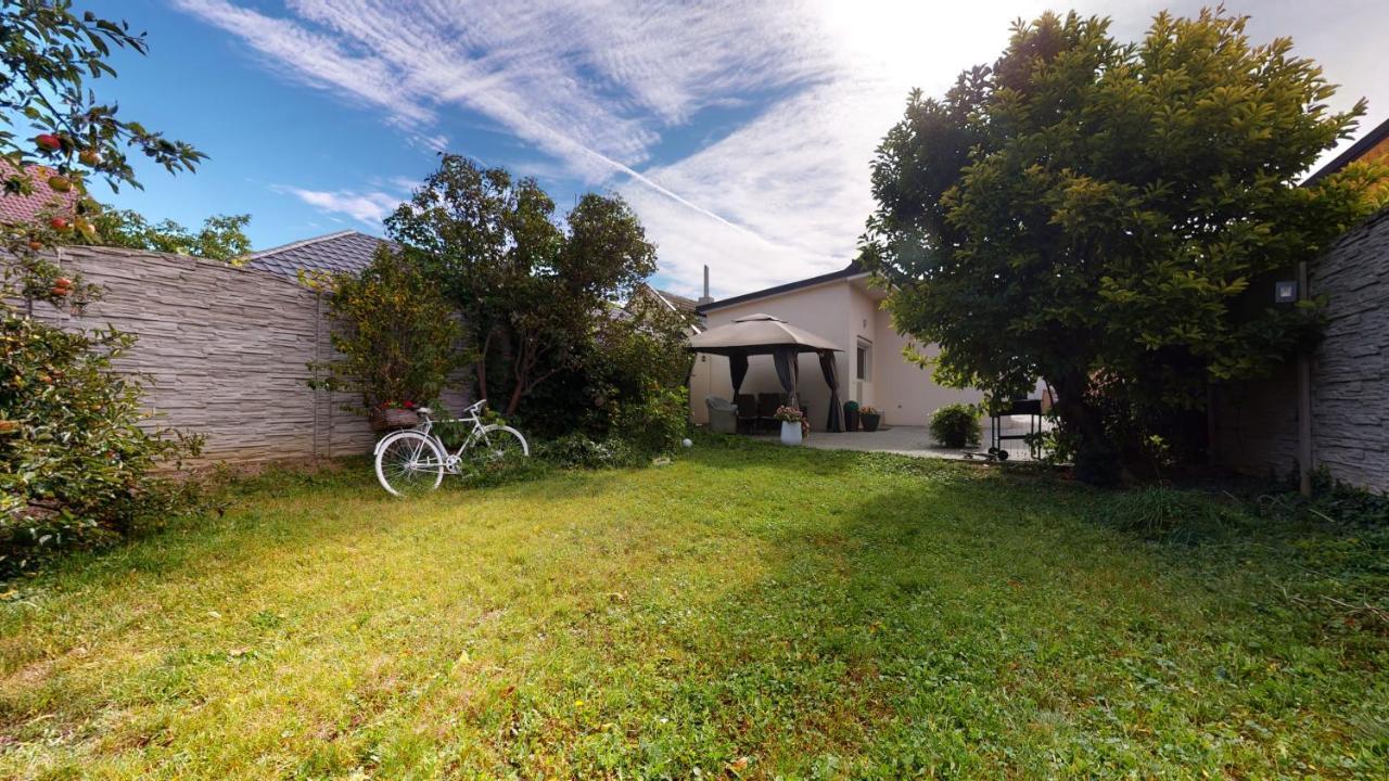 Alia House With Garden In Piestanyヴィラ エクステリア 写真