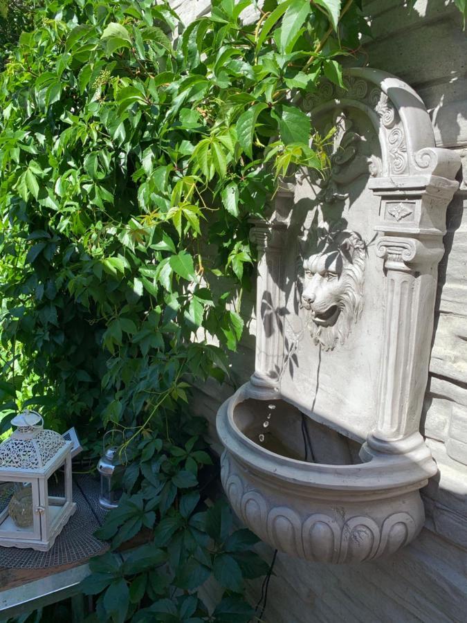 Alia House With Garden In Piestanyヴィラ エクステリア 写真
