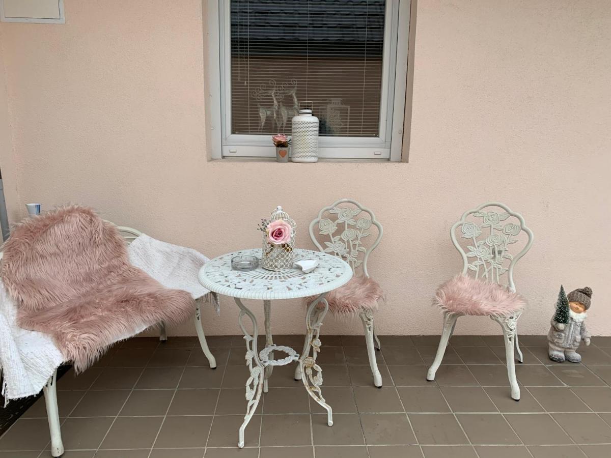 Alia House With Garden In Piestanyヴィラ エクステリア 写真